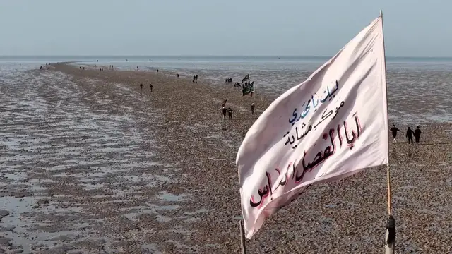 Video thumbnail for Iraq: Pilgrims head to Karbala for Arbaeen.