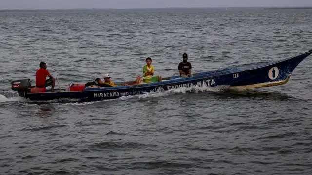 Video thumbnail for Venezuela's fading oil wealth: Fishermen say livelihoods are disappearing as Lake Maracaibo dies