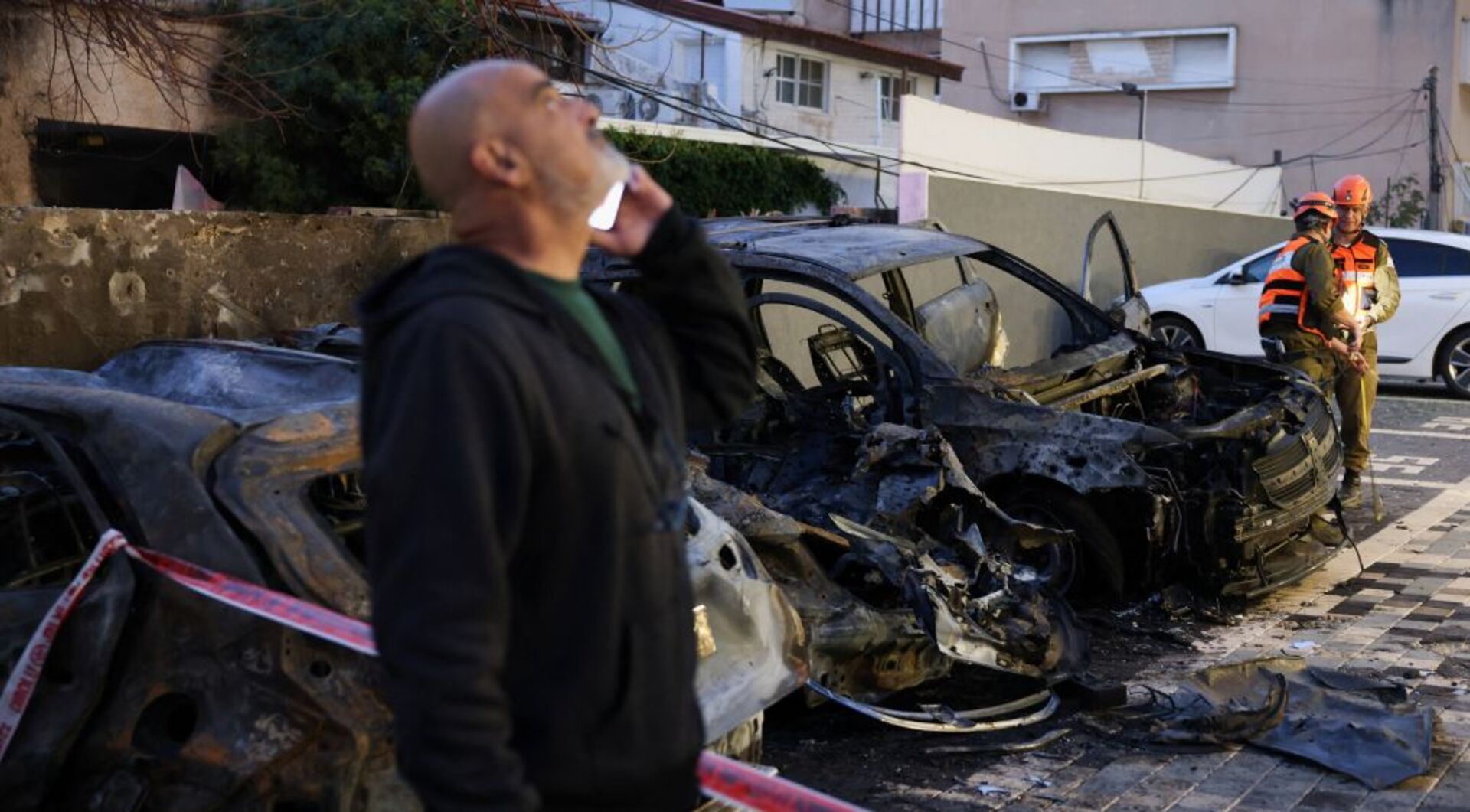 Video thumbnail for Iranian missiles and Hezbollah rockets hit multiple areas in central and northern Israel