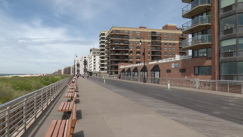 Video thumbnail for Rainy Memorial Day weekend threatens turnout at Long Island businesses