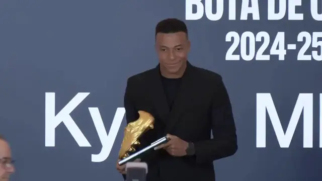 'Video thumbnail for Moment: Mbappe receives 2024-2025 Golden Boot award'
