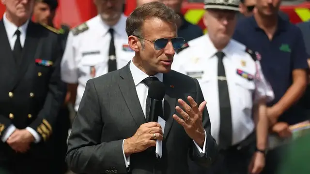 Video thumbnail for 'Zero tolerance' for forest arsonists, Macron promises firefighters