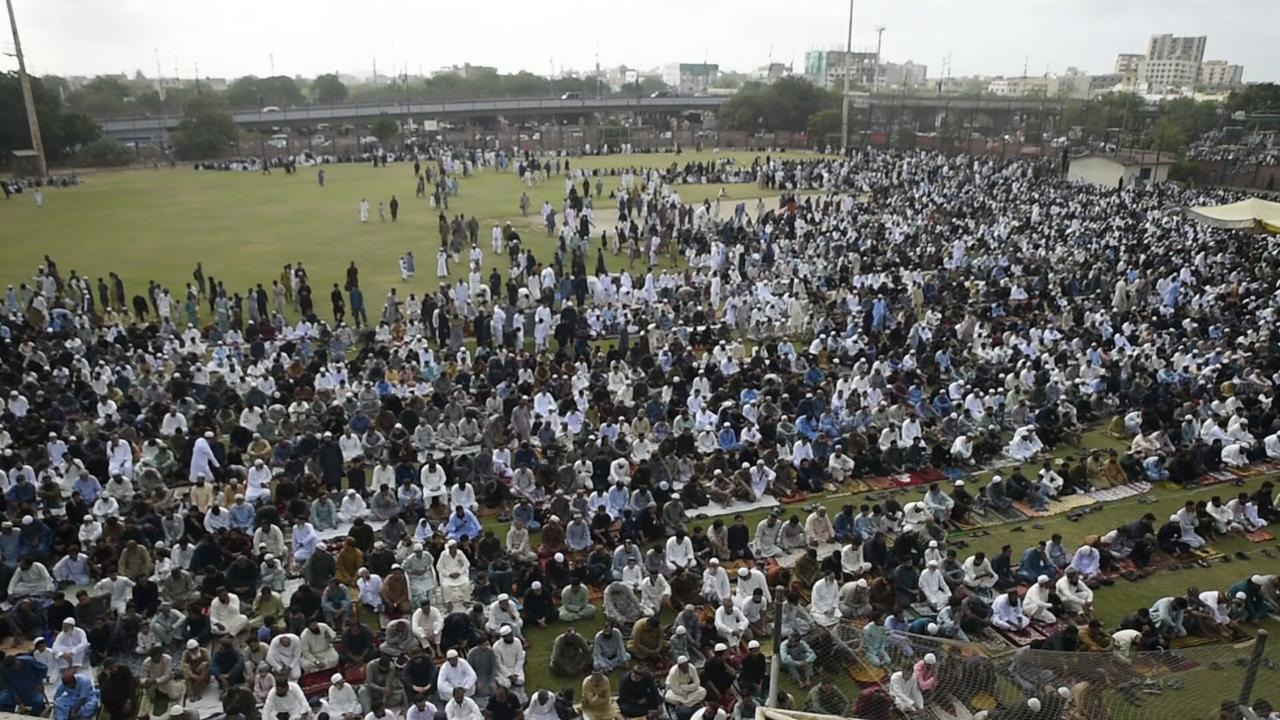 Video thumbnail for Pakistan: Muslims gather for Eid al-Adha prayers in Pakistan's Karachi.