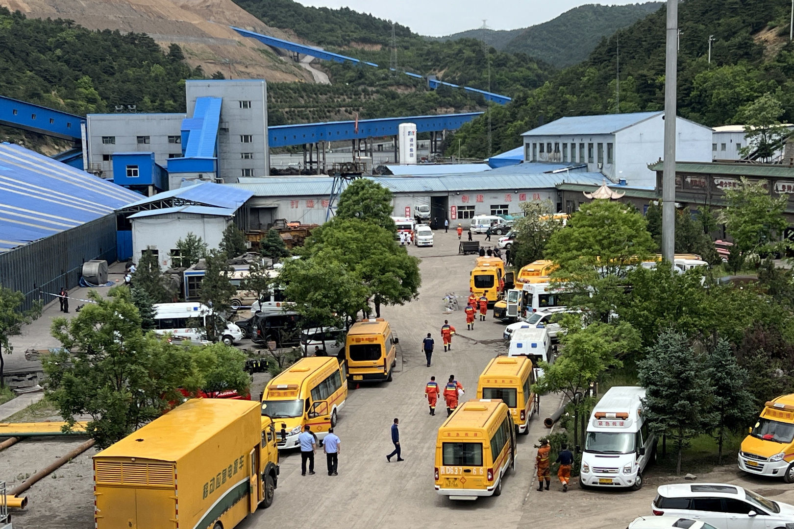 Video thumbnail for China coal mine blast kills at least 90, leaves nine missing