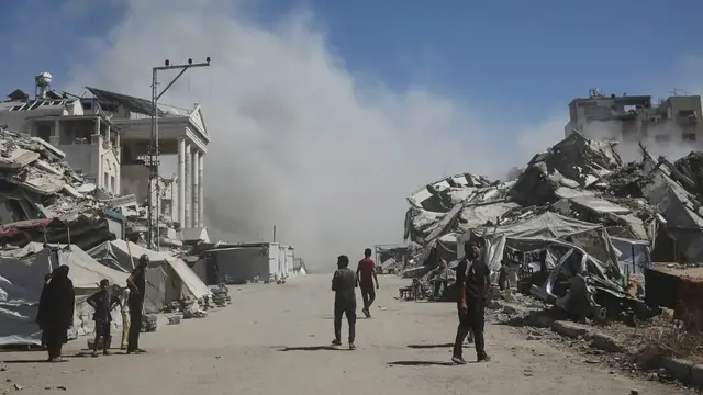 'Video thumbnail for Attack on fleeing Palestinians: Israel attacks people escaping its bombing campaign'
