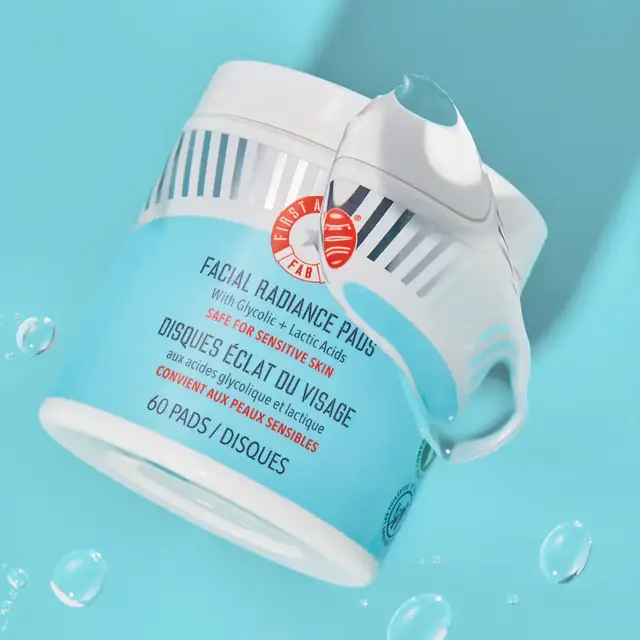'Video thumbnail for First Aid Beauty Facial Radiance Pads with Glycolic and Lactic Acids'