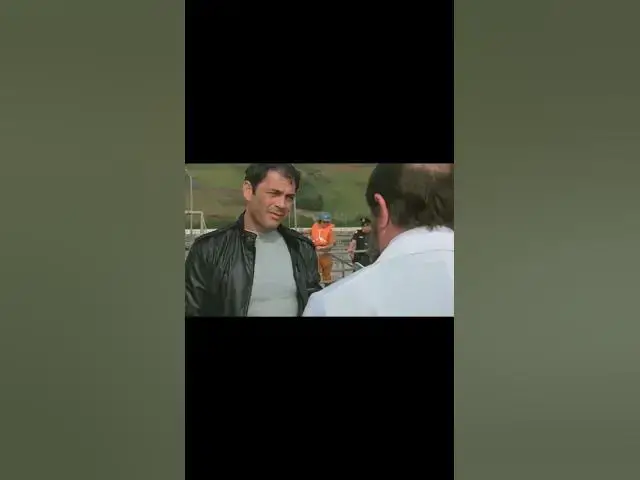 Video thumbnail for ALLIGATOR: Rancoroso crocodilo fora de escala toca o terror tornando um policial calvo a esperança!