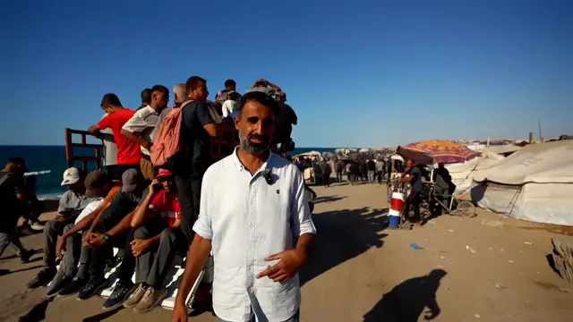 'Video thumbnail for Al Jazeera reporters follow Palestinians’ return to northern Gaza'