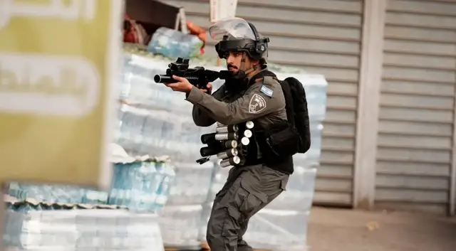 Video thumbnail for Israeli forces demolish shops in raids near occupied East Jerusalem