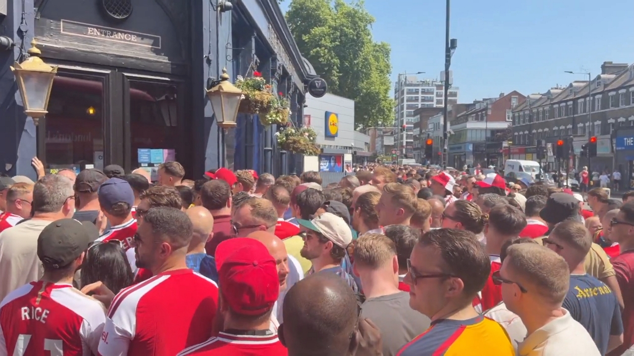 Video thumbnail for Arsenal Fans Celebrate Premier League Win in London!