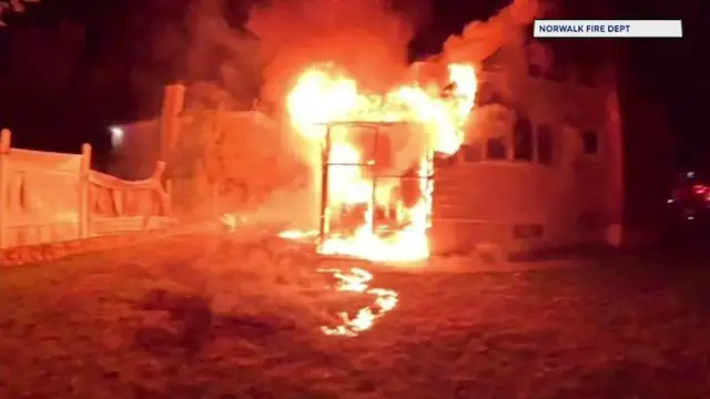 Video thumbnail for Heavy house fire spreads to garage in Norwalk