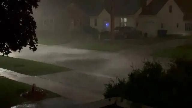 Video thumbnail for US: Thunderstorm Brings Heavy Rain and Strong Winds to Highland, IN.