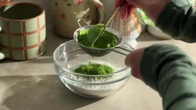 Video thumbnail for Matcha Roll Cake 🌱 baking the softest roll cake at home(720P_HD)