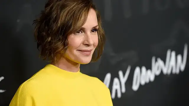 Video thumbnail for South African actor Embeth Davidtz makes directorial debut with Rhodesia-set drama