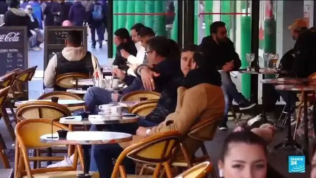 Video thumbnail for Macron backs UNESCO bid for French bistros and cafés