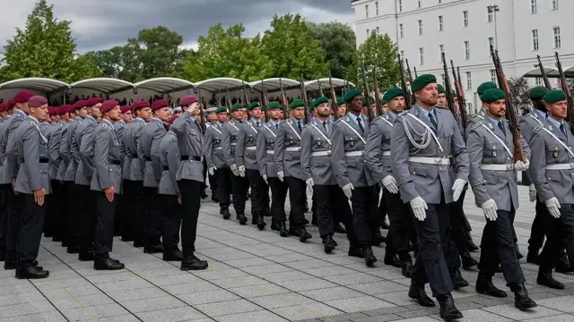 Video thumbnail for Germany military service: Many unwilling to sign up despite government push