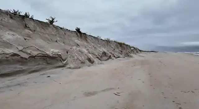 Video thumbnail for Nor'easter leaves behind flooded homes, businesses, and badly damaged dunes along Long Beach Island