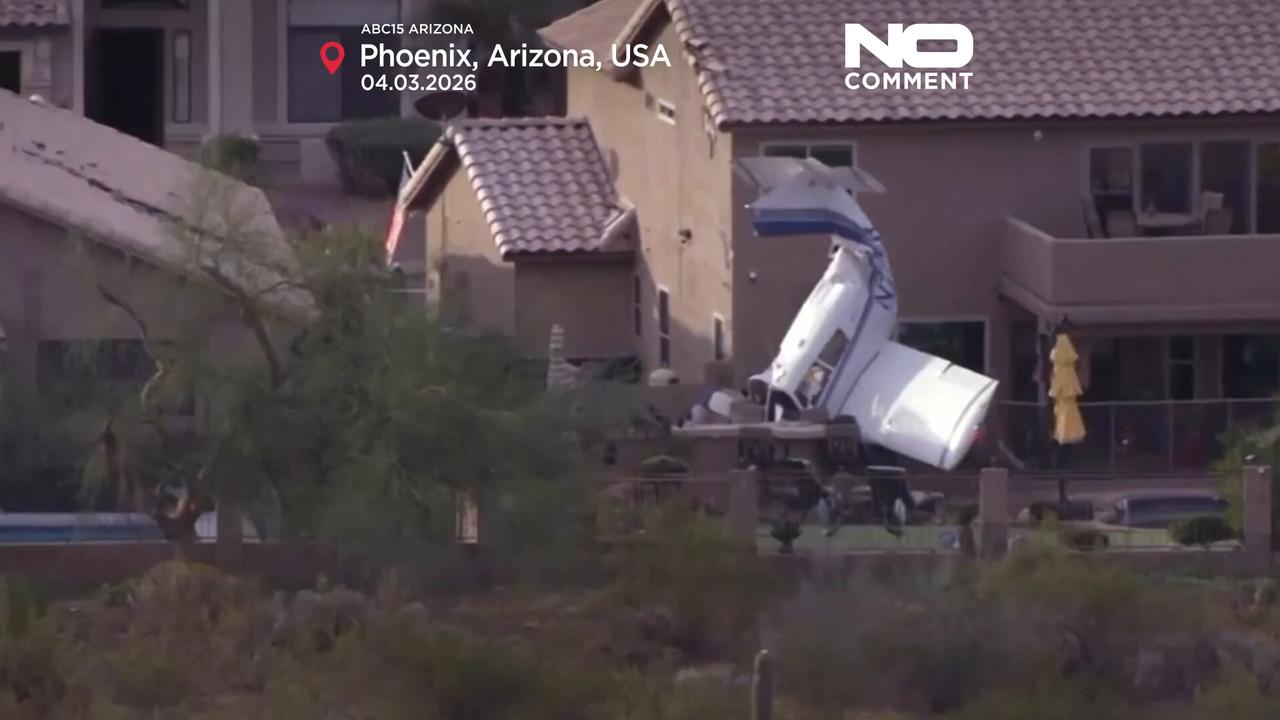 Video thumbnail for Small plane crashes into two homes in Phoenix, three injured