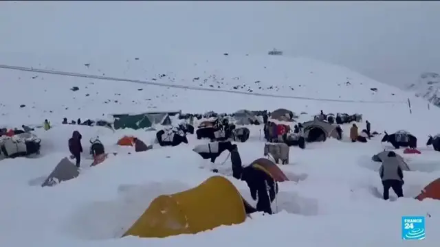 'Video thumbnail for Snowstorm traps hundreds of hikers on Mount Everest during China's national holiday'