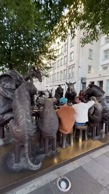 Video thumbnail for Strangers Share a Bronze Jungle Feast in the City