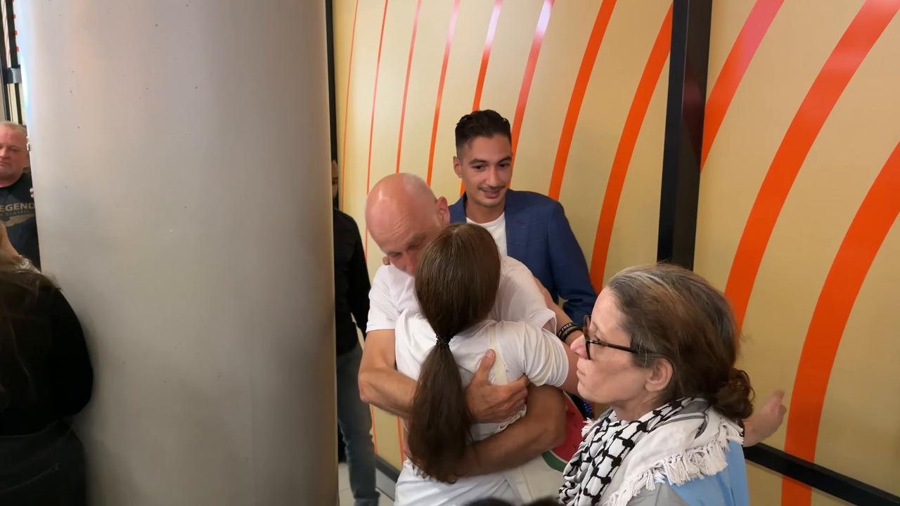 Video thumbnail for Netherlands: Deported Gaza flotilla activists, journalists arrive in Amsterdam.