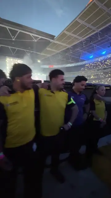 Video thumbnail for Security Guards Swaying to Sign of the Times at Harry Styles Concert