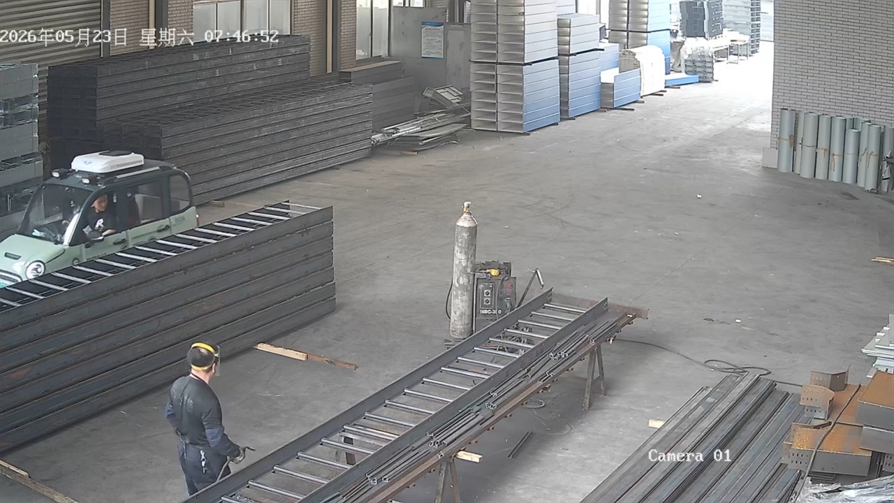 Video thumbnail for Electric Car Loses Front Wheel Inside Factory!