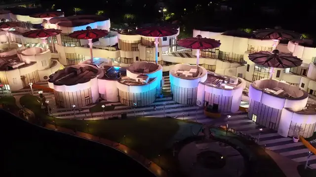 Video thumbnail for China: Chinese First Art Concept Outlet Mall Trial Lighting 2.