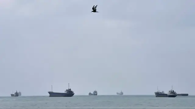 Video thumbnail for Tensions in the Strait of Hormuz drive oil prices as US and Iran both claim control