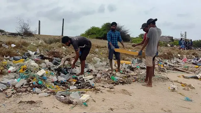 Video thumbnail for Sri Lanka faces new ecological crisis as MSC Elsa 3 debris spreads