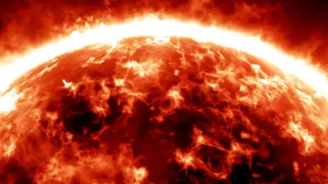 Video thumbnail for Star Expands to Engulf an Orbiting Planet
