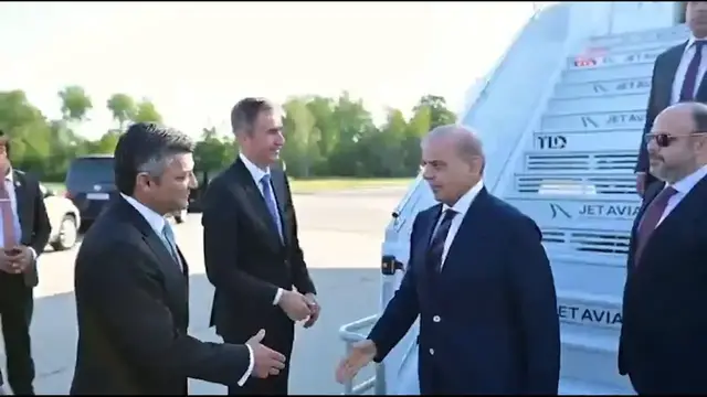 Video thumbnail for Switzerland: US, Iranian delegations arrive in Switzerland for technical talks.