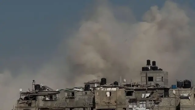 Video thumbnail for Israeli forces carry out fresh demolitions in eastern Khan Younis.