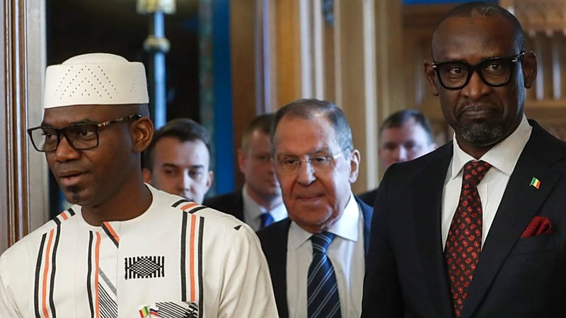 Video thumbnail for Mali confirms death of defence minister in attack in Kati