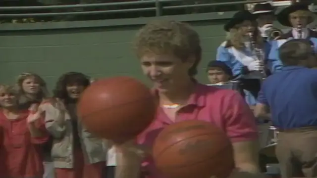 Video thumbnail for Bob Uecker introduces Sandy "Spin" Slade for Episode 11 of The Wacky World of Sports