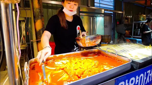 'Video thumbnail for Korea Street Food - SUPER CHEESY Korean Food in Taiwan!! BEST BBQ + SPICY FRIED CHICKEN!!'