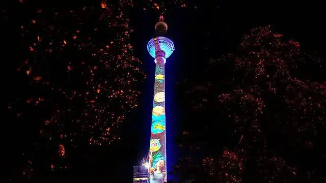 'Video thumbnail for Festival of Lights brings colour and creativity to Berlin nights'