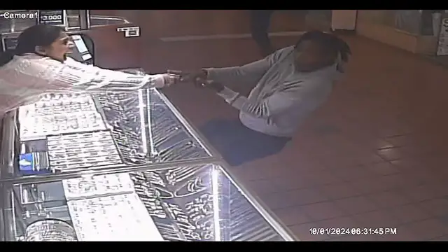 Video thumbnail for Robbery of Jewelry Kiosk at Greenbriar Mall