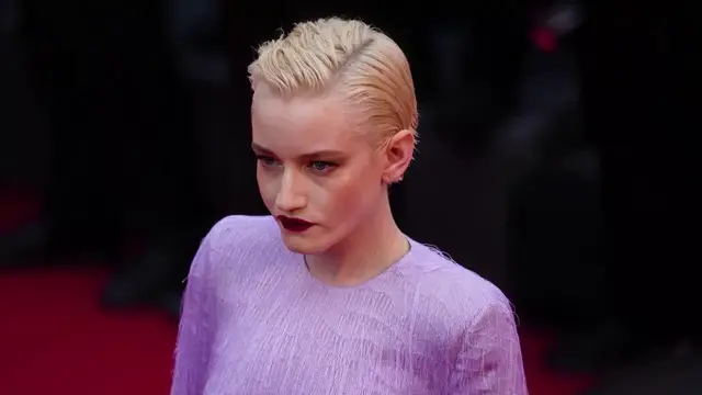 Video thumbnail for UNCAPTIONED: Julia Garner to star in true crime drama Guilty Creatures.