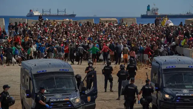 Video thumbnail for Spain blames Israel, Russia for spreading disinformation during Ceuta crisis