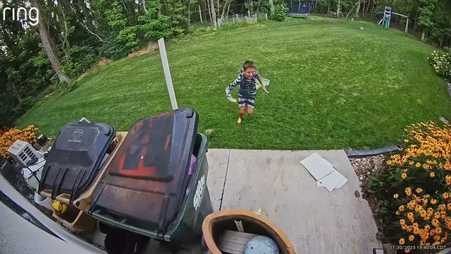Video thumbnail for Thunder Clap Sent Boys in Screaming