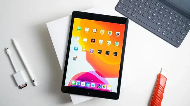 Video thumbnail for Apple iPad 10.2 (2019) Unboxing: Mein erster Eindruck | Deutsch