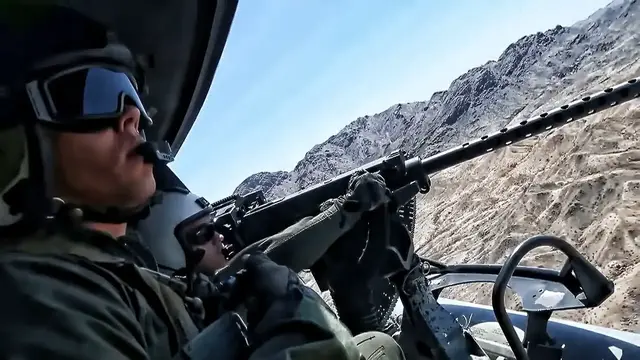 'Video thumbnail for Helicopter Attack • USMC Weapons & Tactics Training (2018)'