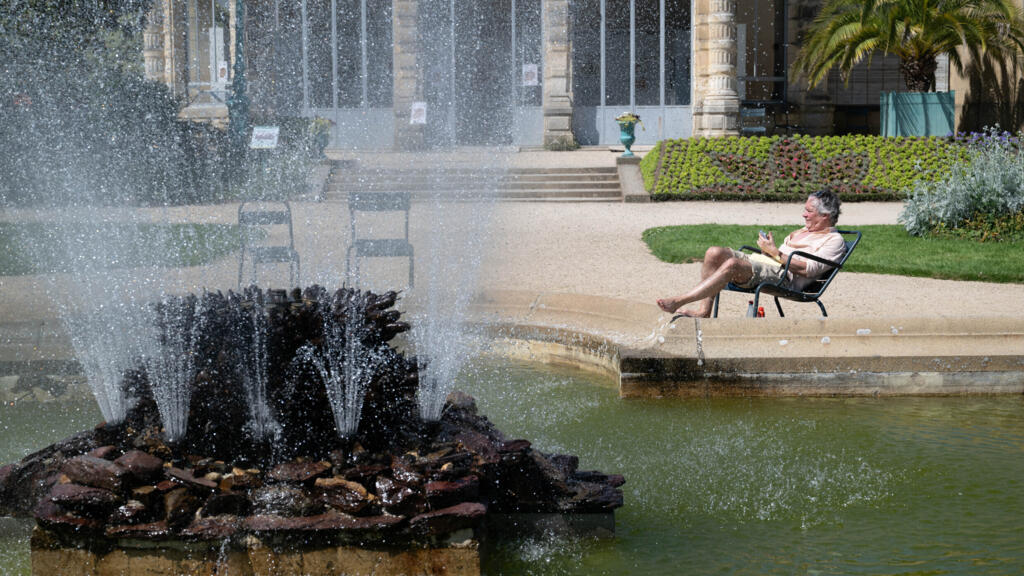 Video thumbnail for Europe swelters under unusually early heatwave