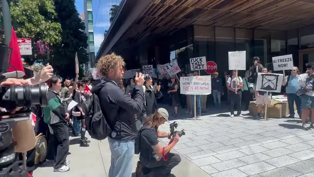 Video thumbnail for US: Hundreds Rally in San Francisco Against AI Race, Demand Training Pause 2.