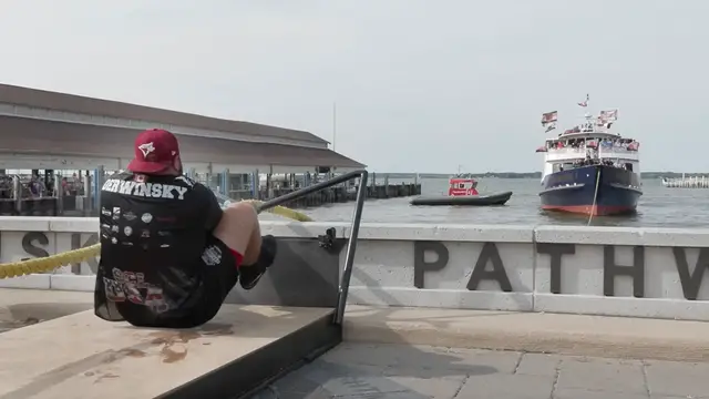Video thumbnail for Heaviest boat pulled 20m (upper body) 118.82 tonnes (261,953 lb) by Wesley Derwinsky