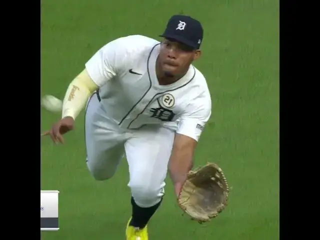 'Video thumbnail for Wenceel Perez's AMAZING Diving Catch!'