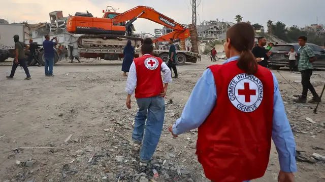 'Video thumbnail for Red Cross, Hamas search for bodies of remaining Israeli captives in Gaza’s Shujayea'
