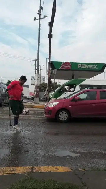 Video thumbnail for Amputee Football Freestyle at a Busy City Intersection