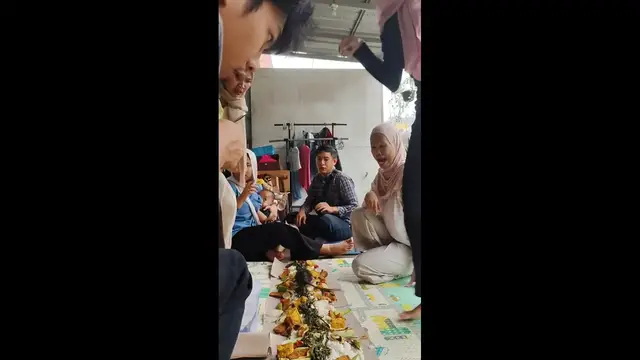 Video thumbnail for Rat Crashes Lunch Party in Depok!
